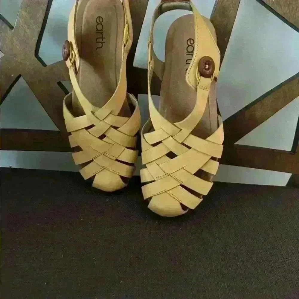 Earth Belita Sandals Women's 8M Yellow Leather Slingback Fisherman never wore